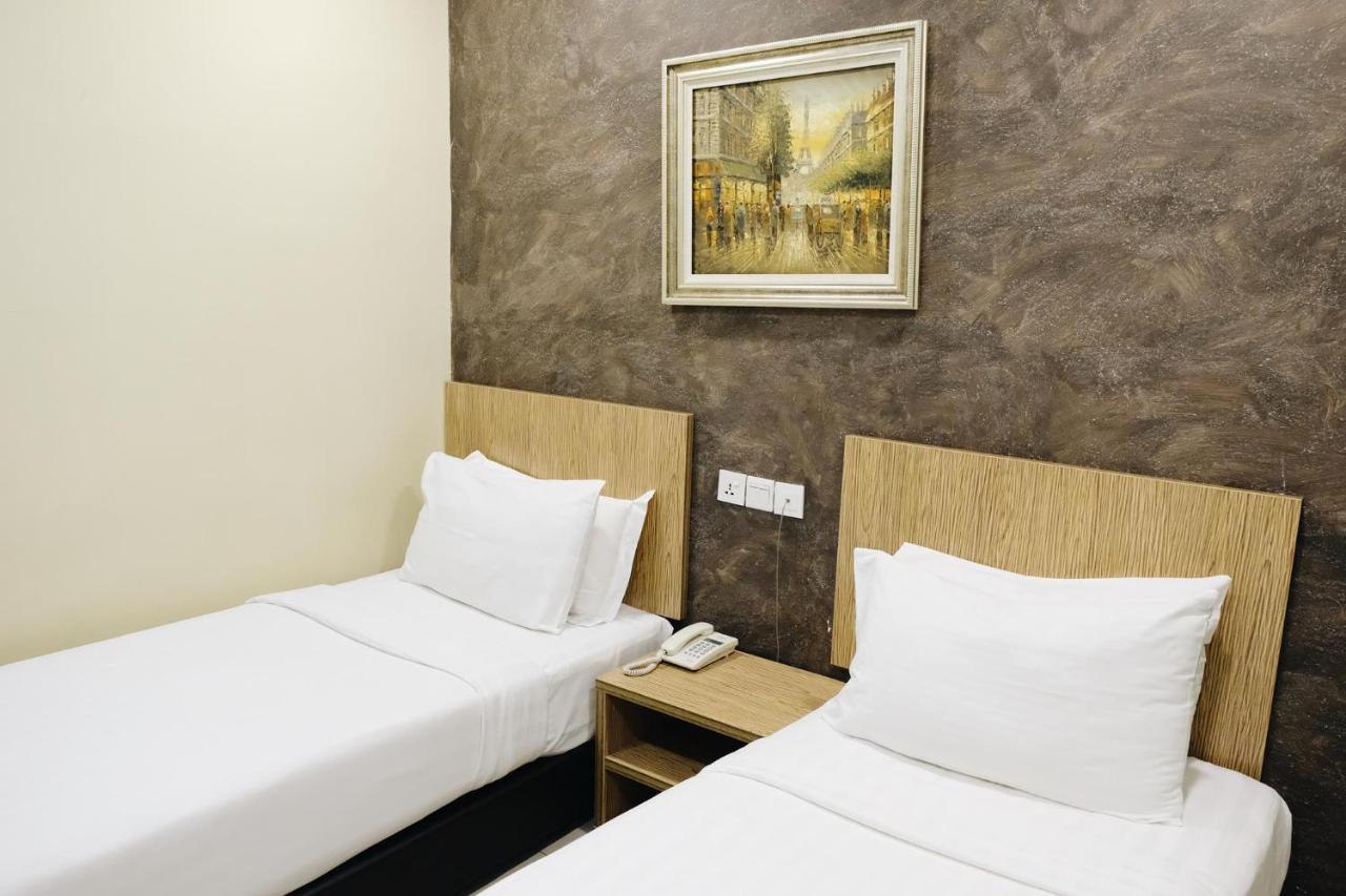 Era Plus Hotel Seri Kembangan Exterior photo