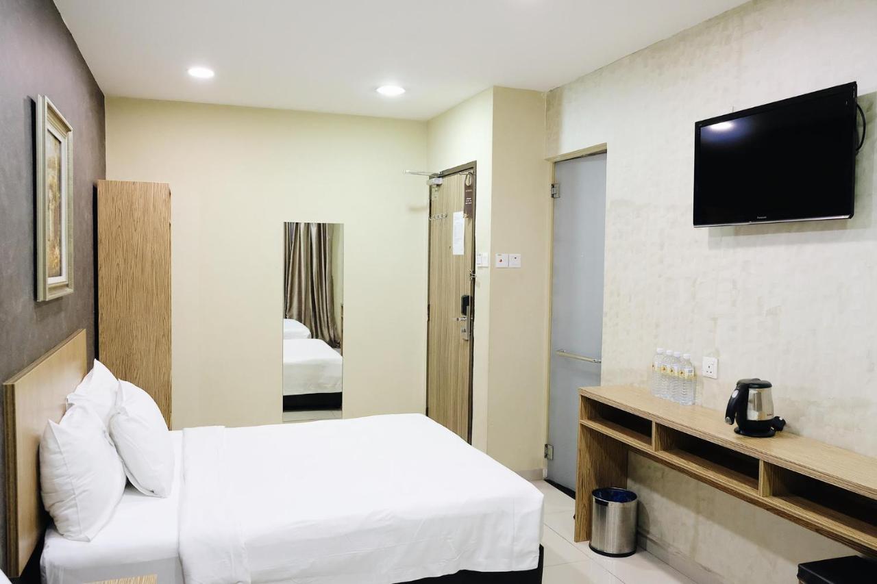 Era Plus Hotel Seri Kembangan Exterior photo