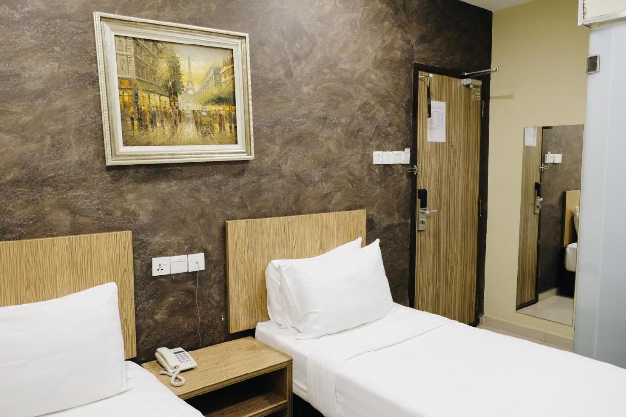 Era Plus Hotel Seri Kembangan Exterior photo