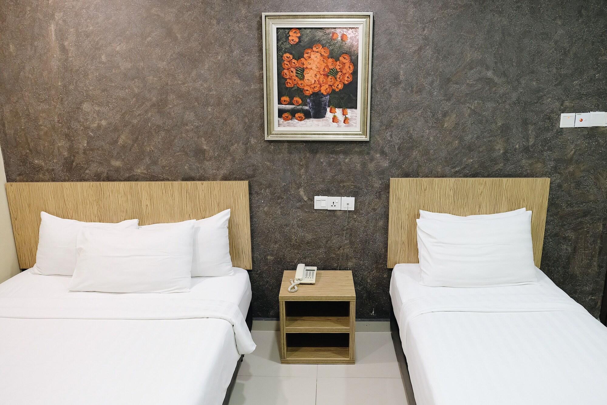 Era Plus Hotel Seri Kembangan Exterior photo