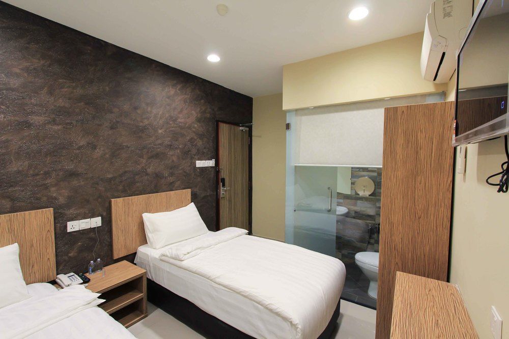 Era Plus Hotel Seri Kembangan Exterior photo
