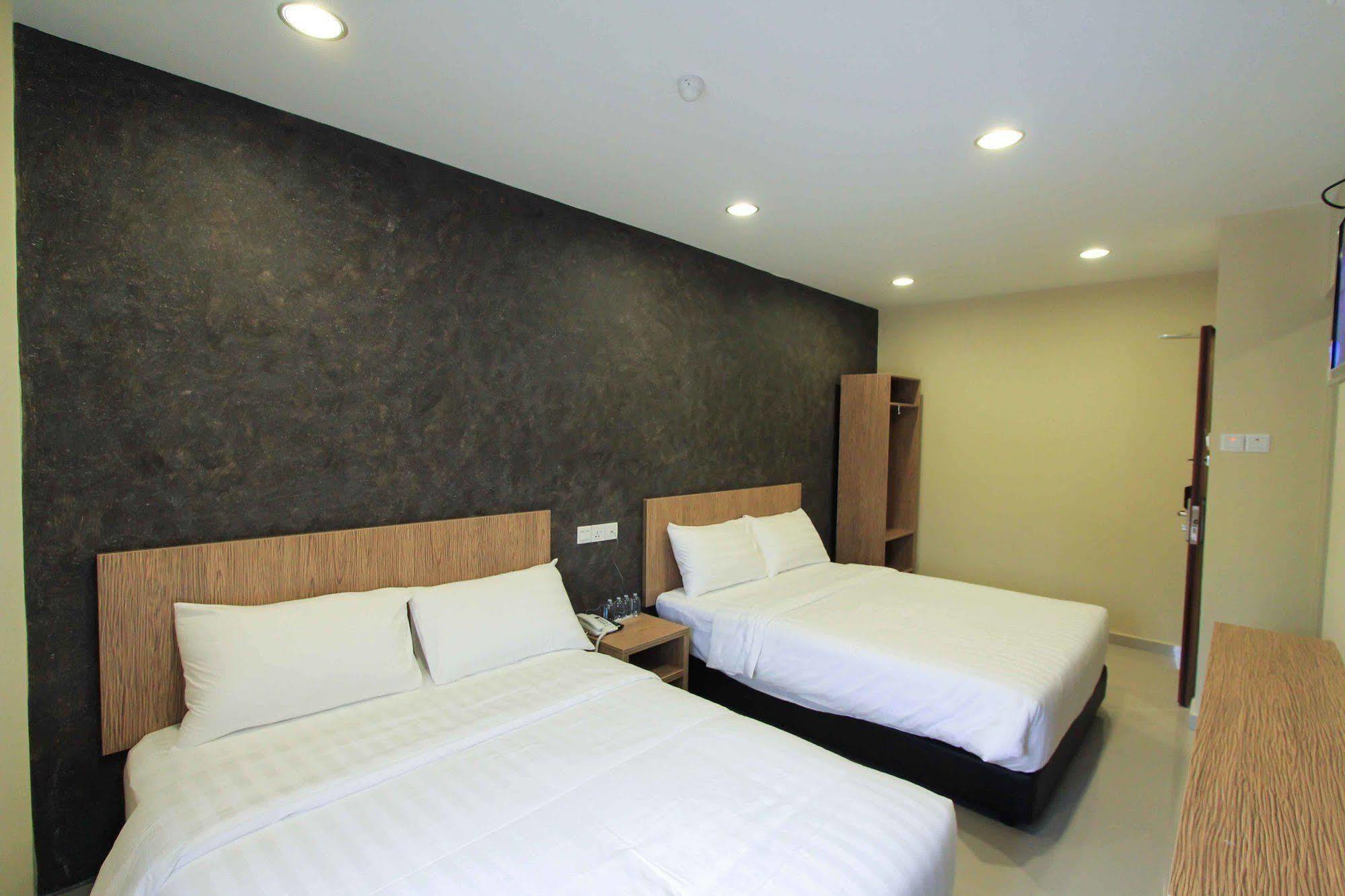 Era Plus Hotel Seri Kembangan Exterior photo